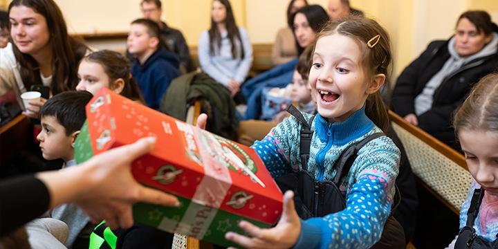 girl receiving pre-printed shoebox