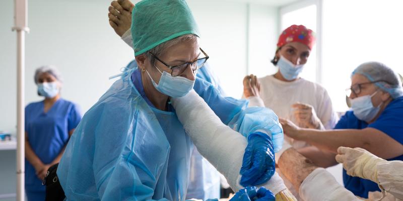 <strong>Armenia:</strong> A medical team made up of surgeons, nurses, and physical therapists served in Armenia to treat patients severely burned by a gas station explosion.<br><small>Photo: Samaritan's Purse</small>