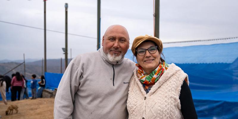 Pastor Hernán and his wife, Luz, are committed to proclaiming Christ in the neighbourhood, even after the fire tore it apart.
