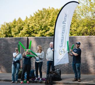Team Samaritan Purse cheering our runners.