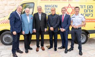 Franklin Graham joined Ambassador to Israel Mike Huckabee, Pastor Greg Laurie, and others in celebrating the blessing of new ambulances provided by Samaritan’s Purse to Magen David Adom.