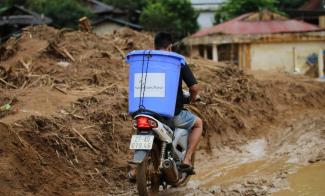 Providing Aid to Typhoon Survivors in Vietnam