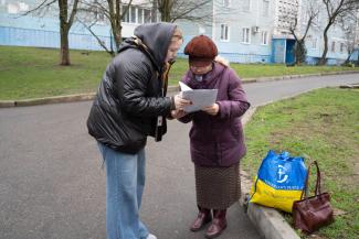 The groceries Samaritan’s Purse provides in Ukraine are delivered by church partners who share the Good News of Jesus Christ with the recipients on an ongoing basis.