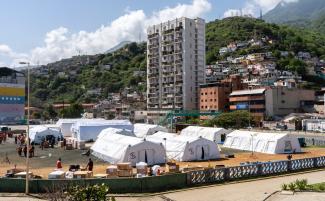 We are operating an extensive field hospital and treating hundreds of injured and sick in La Guaira.