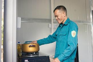 Tam now cooks with utensils he received from Samaritan’s Purse.