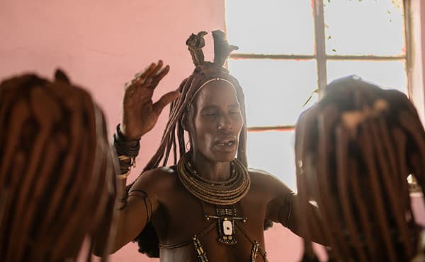 Karituu praying over women in her church