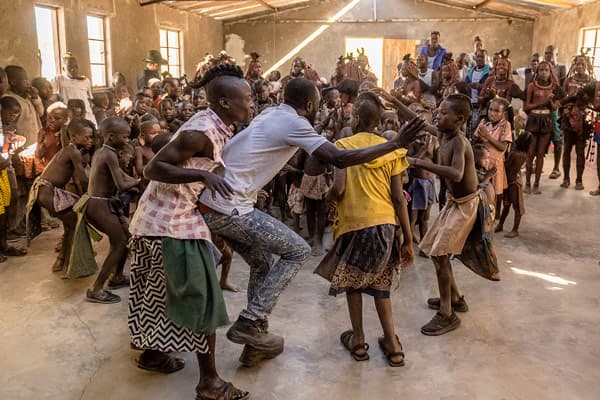 Djouje and others dancing in church
